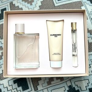 BURBERRY HER Gift Set